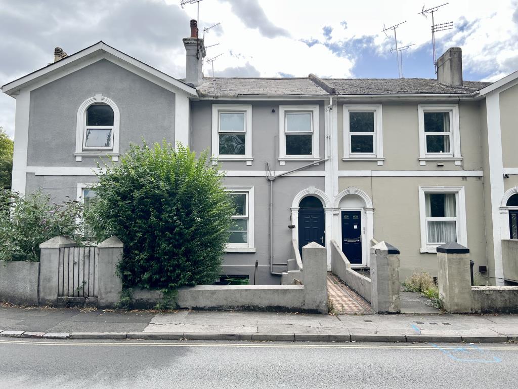 Lot: 142 - FREEHOLD INVESTMENT WITH TWO VACANT FLATS FOR UPDATING -